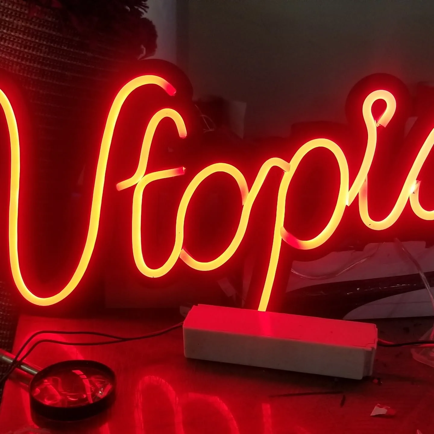 Utopia Neon