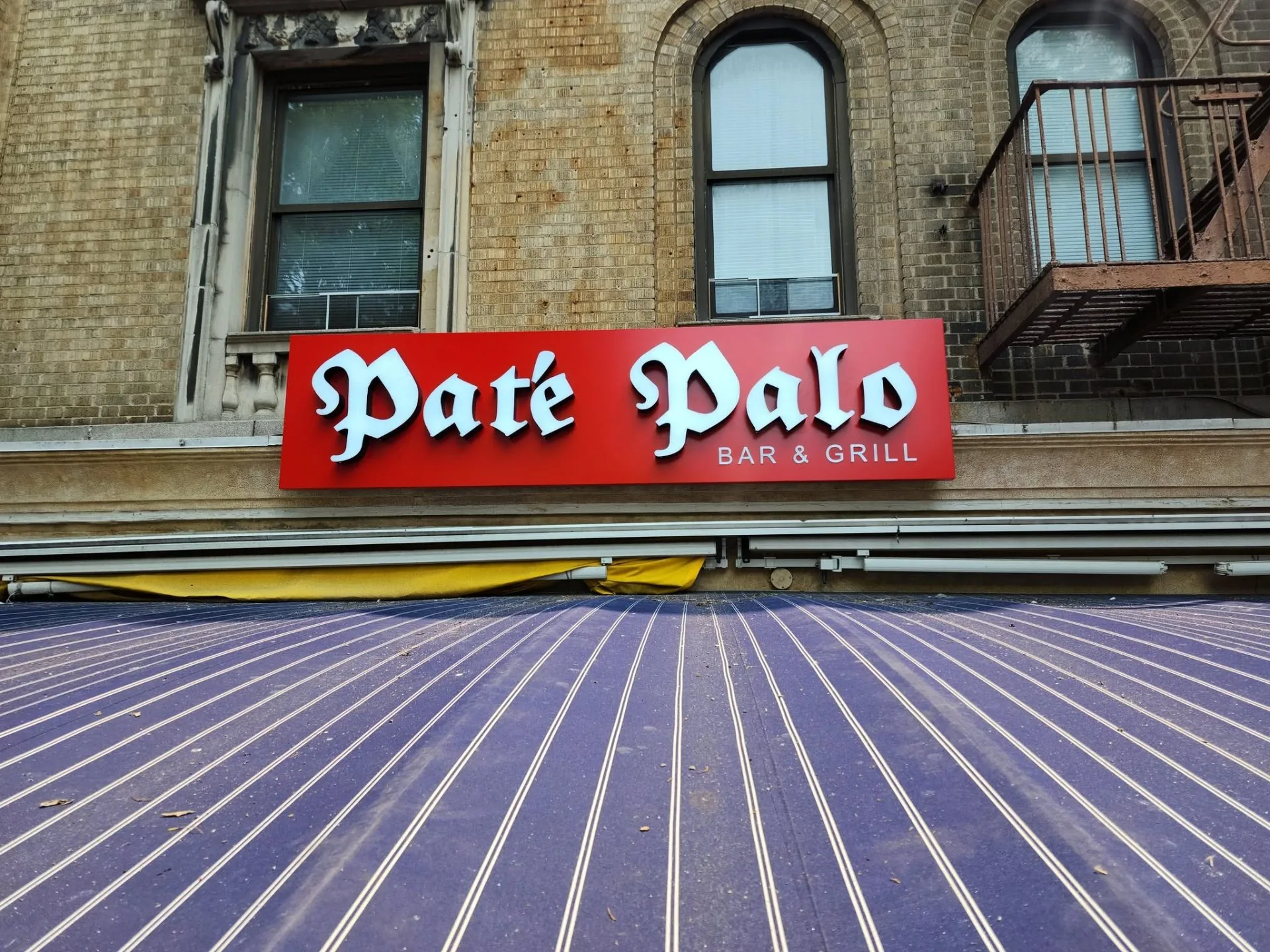 Paté Palo Bar & Grill